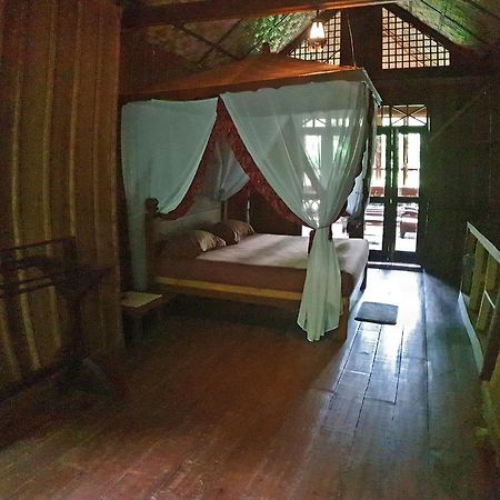 Happy Ria Homestay & Guesthouse Bukit Lawang Bagian luar foto